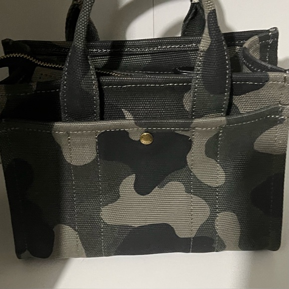 Coach Camo Print Canvas Small Cargo Tote 20 New without tags never used!! 🔥🔥 - Picture 13 of 16